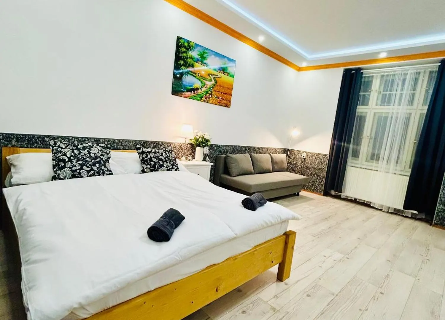 Modern Spacious Apartment In Center Prag